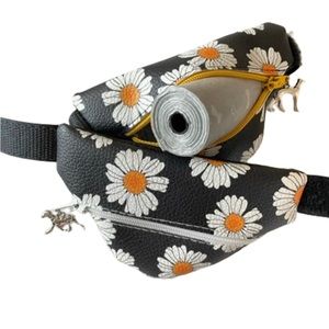 Daisy Pouch 🐶 Dog Poop Bag Wristband Carrier